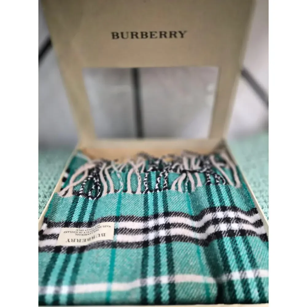 Burberry beautiful 100%